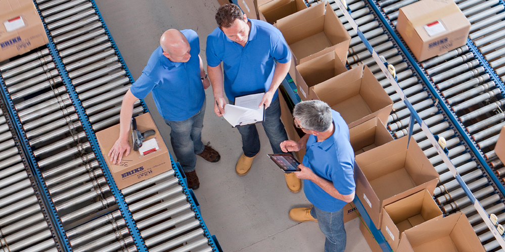 COMPUTER-SCREEN-AND-COGS-ON-THE-SCREEN